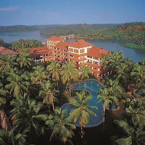 The Raviz Kadavu, Resort